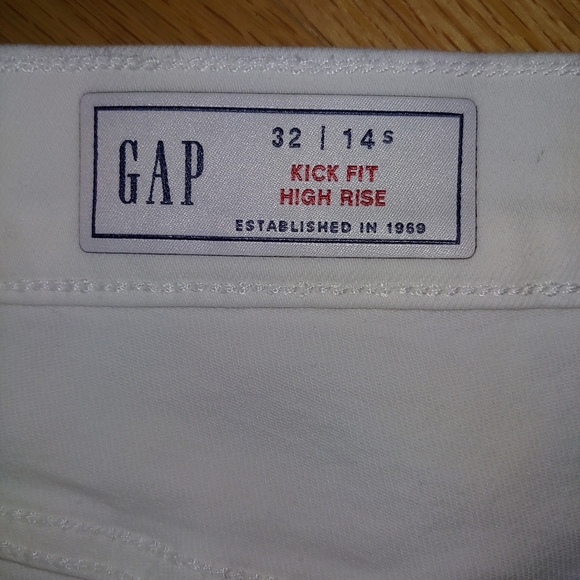 NWT Gap Optic White High Rise Kick Fit Jeans with Washwell – Size 32 / 14 Short - Picture 8 of 13